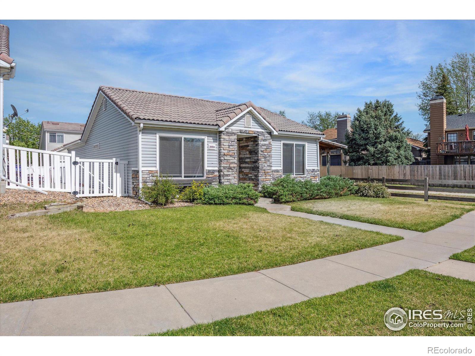 MLS Image #25 for 20564 e 47th avenue,denver, Colorado