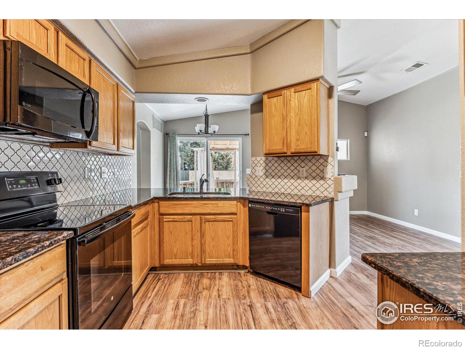 MLS Image #8 for 20564 e 47th avenue,denver, Colorado