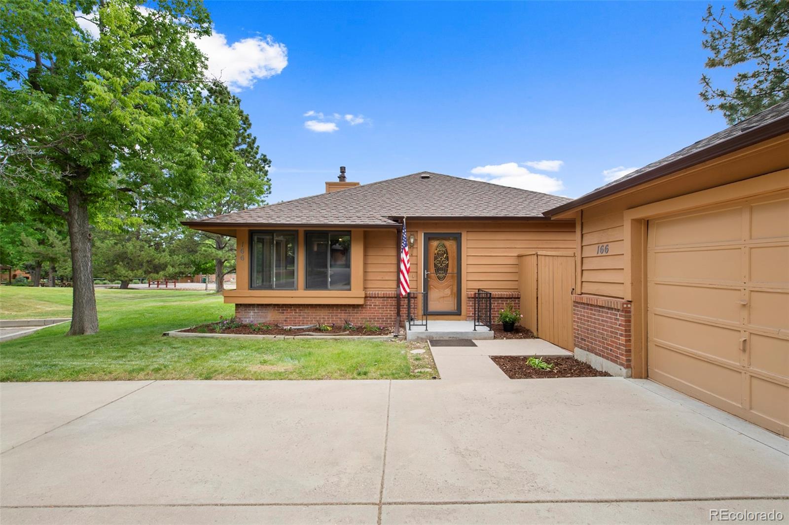 MLS Image #2 for 166 s eagle circle,aurora, Colorado