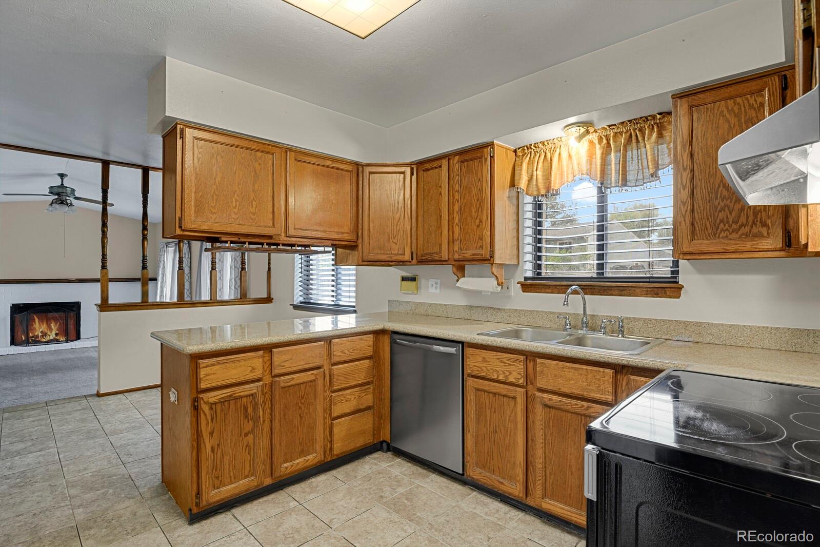 MLS Image #5 for 9690  orangewood drive,thornton, Colorado