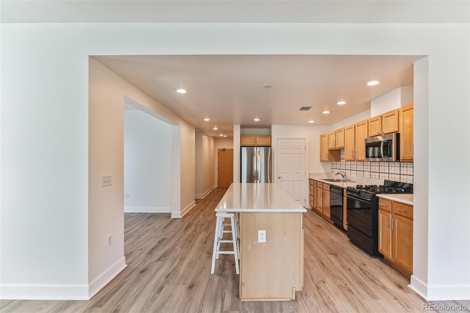 MLS Image #11 for 1631 n emerson street 205,denver, Colorado