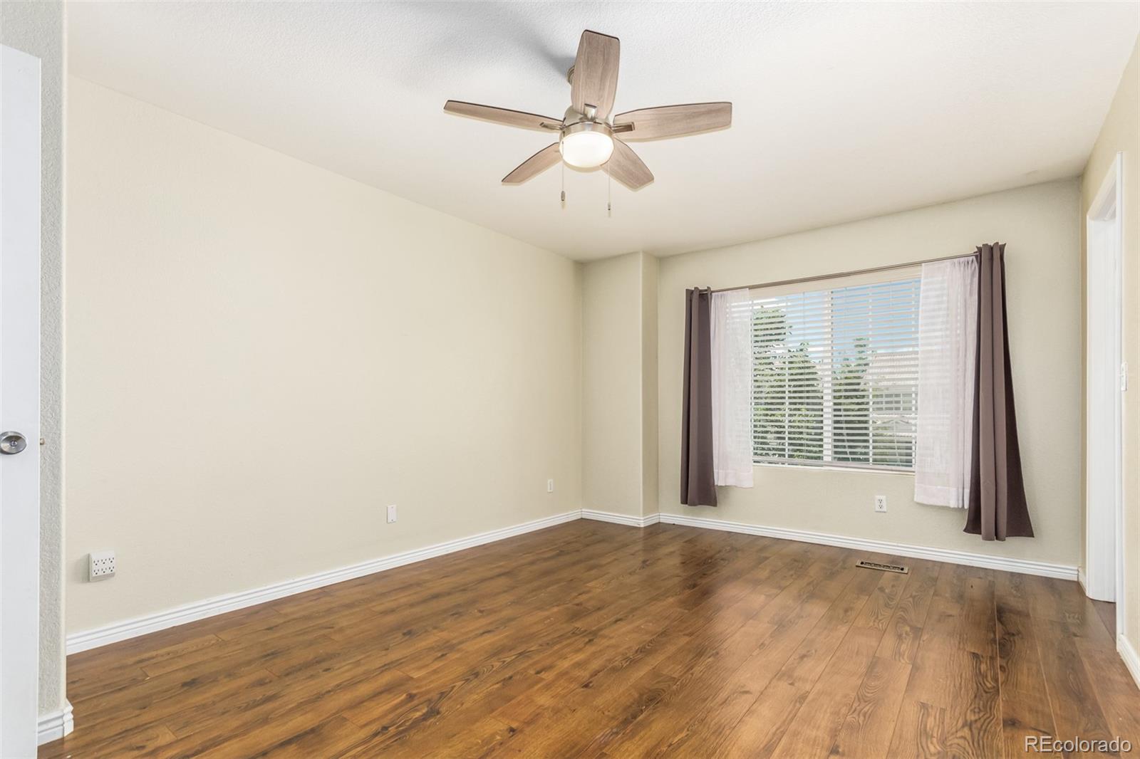 MLS Image #14 for 21426 e 55th place,denver, Colorado