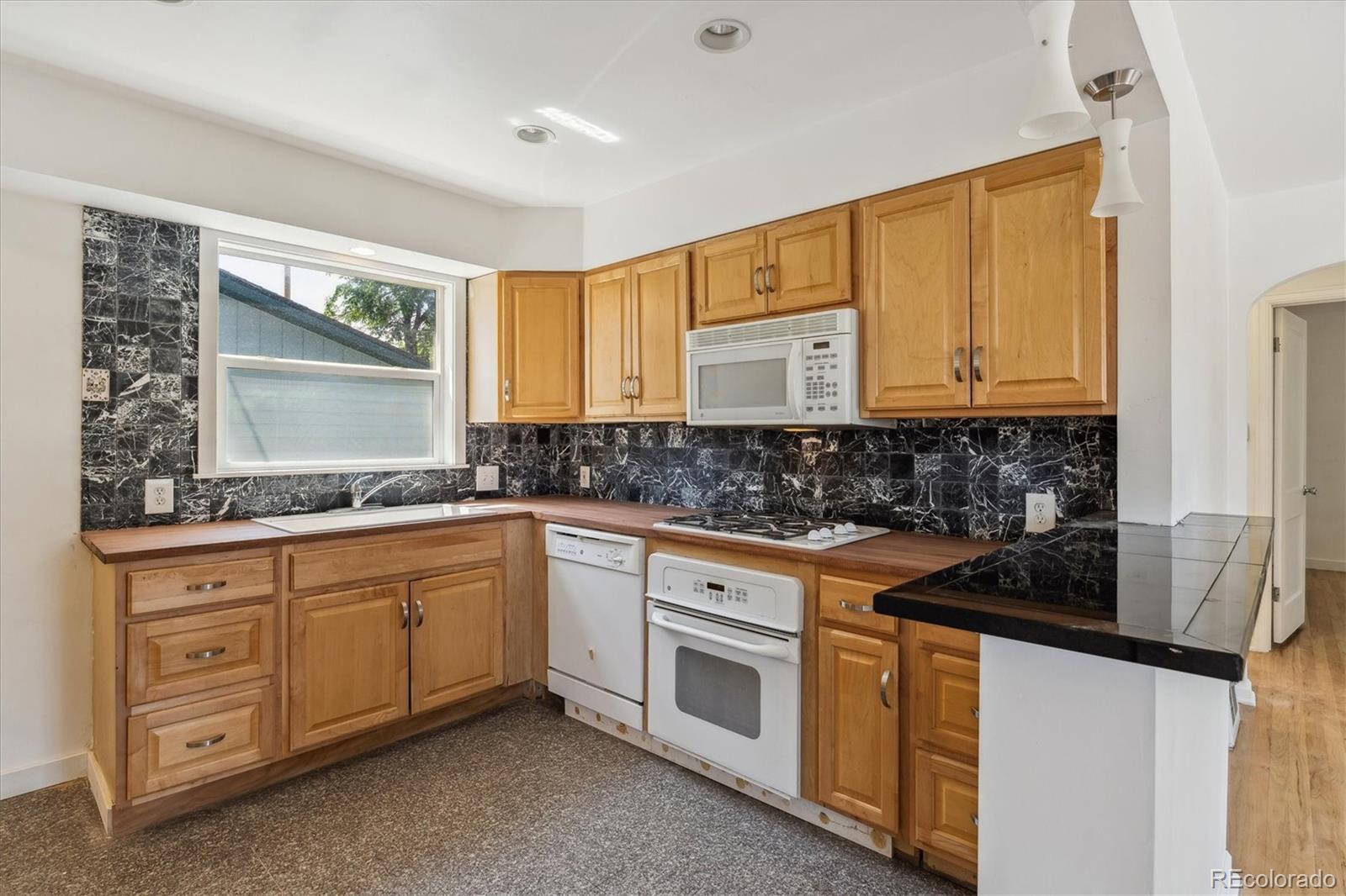 MLS Image #9 for 2045  newark street,aurora, Colorado