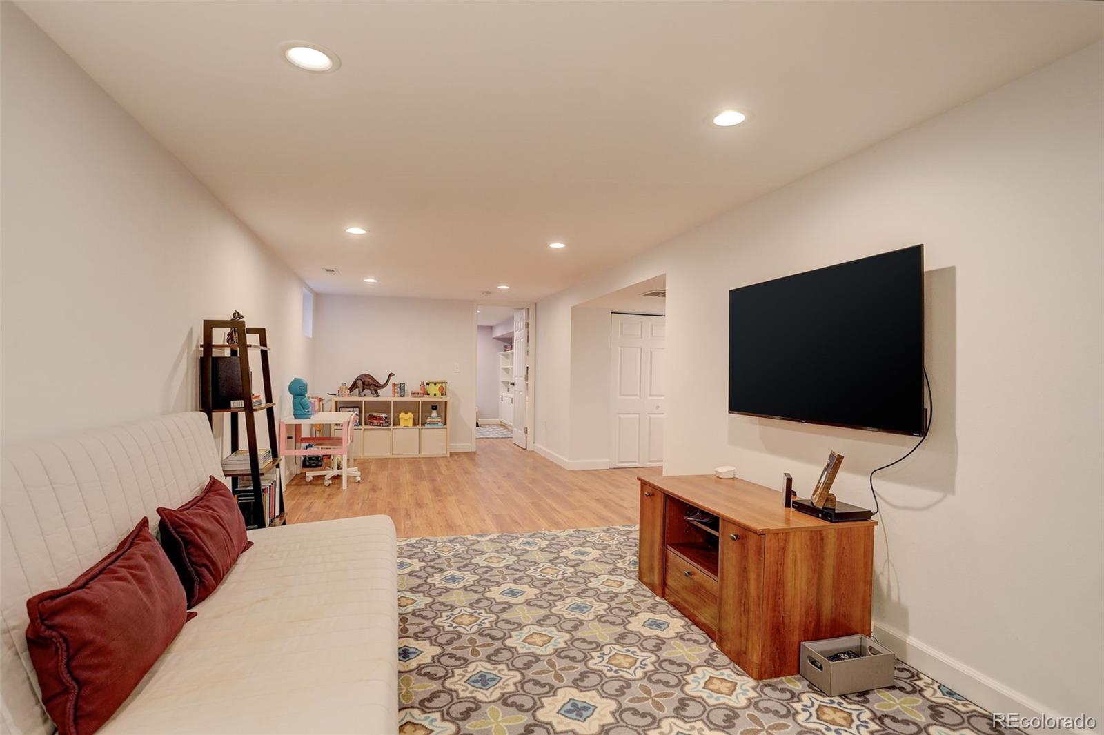 MLS Image #20 for 1634 s elm street,denver, Colorado