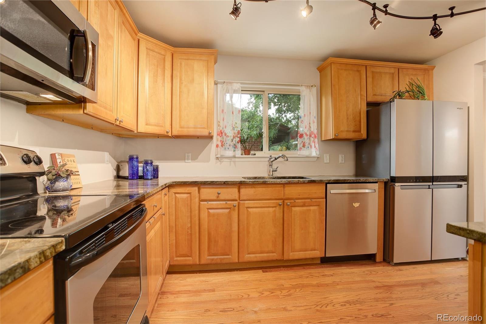 MLS Image #7 for 1634 s elm street,denver, Colorado