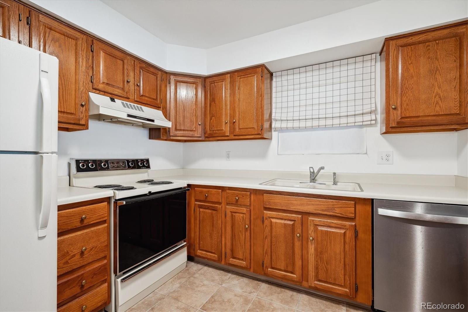 MLS Image #14 for 12024 w cross drive,littleton, Colorado