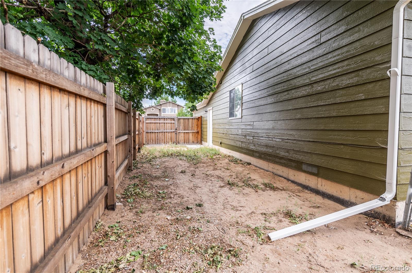 MLS Image #13 for 14991 e elk place,denver, Colorado