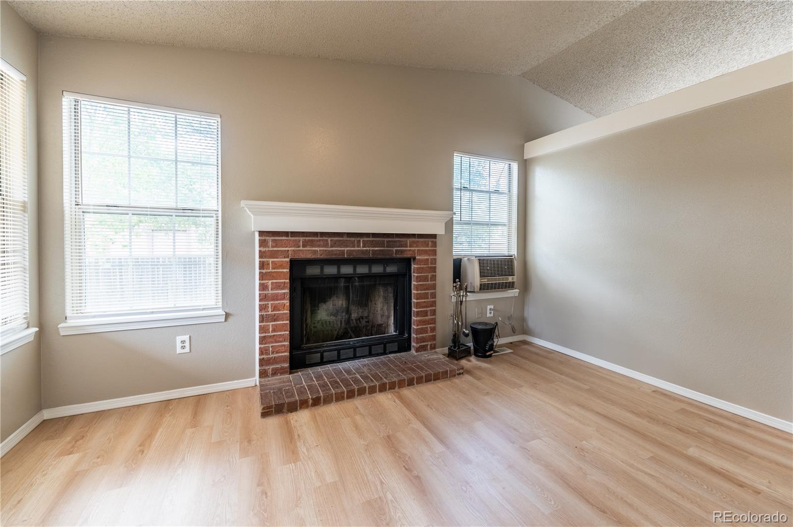 MLS Image #5 for 14991 e elk place,denver, Colorado