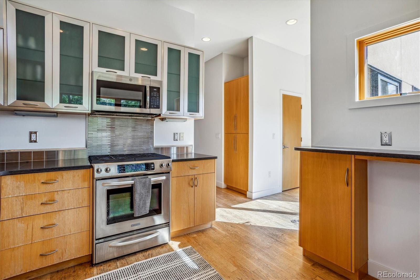 MLS Image #13 for 2460  tremont place,denver, Colorado