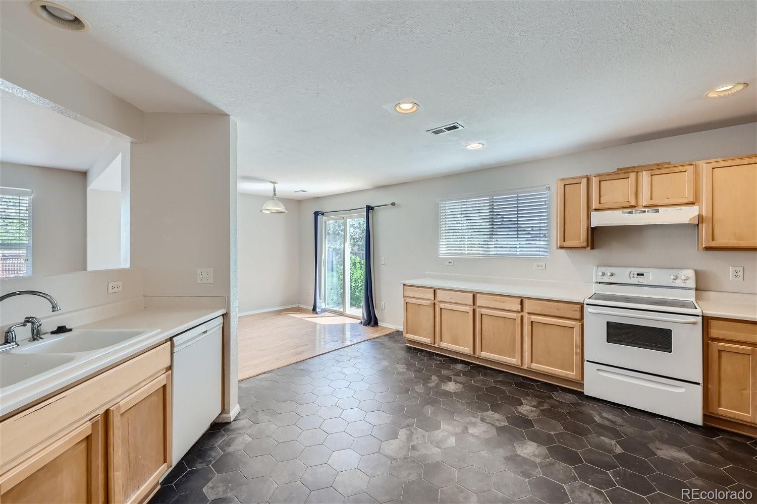 MLS Image #9 for 8090 s kittredge court,englewood, Colorado