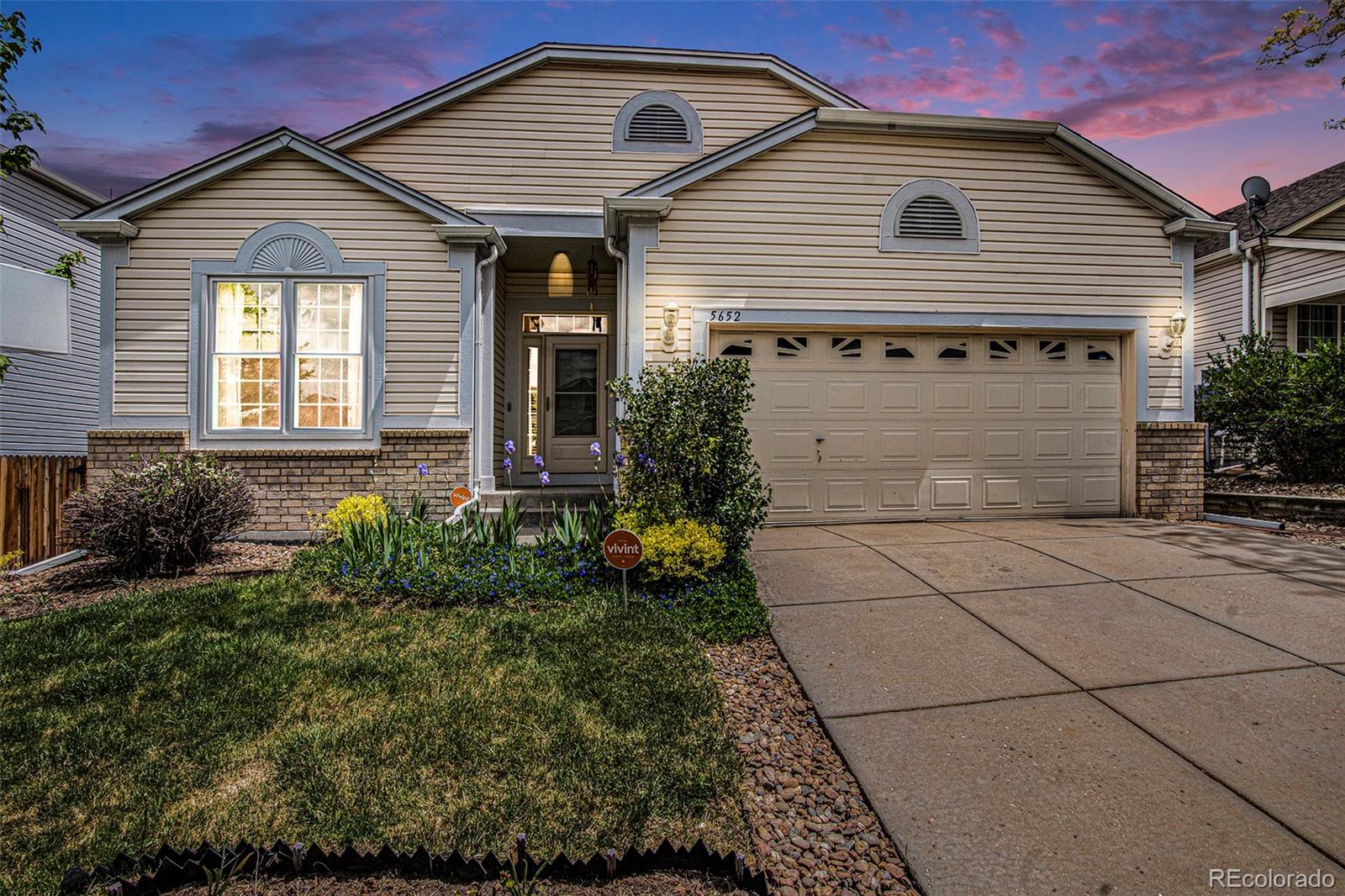 MLS Image #2 for 5652 s sicily circle,aurora, Colorado