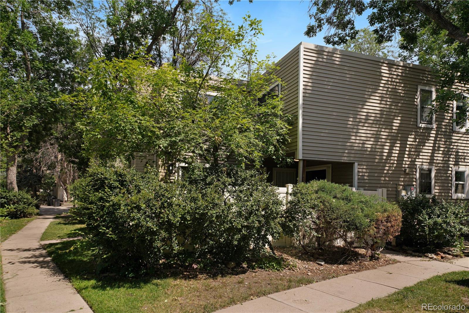 MLS Image #4 for 9646 e kansas circle,denver, Colorado