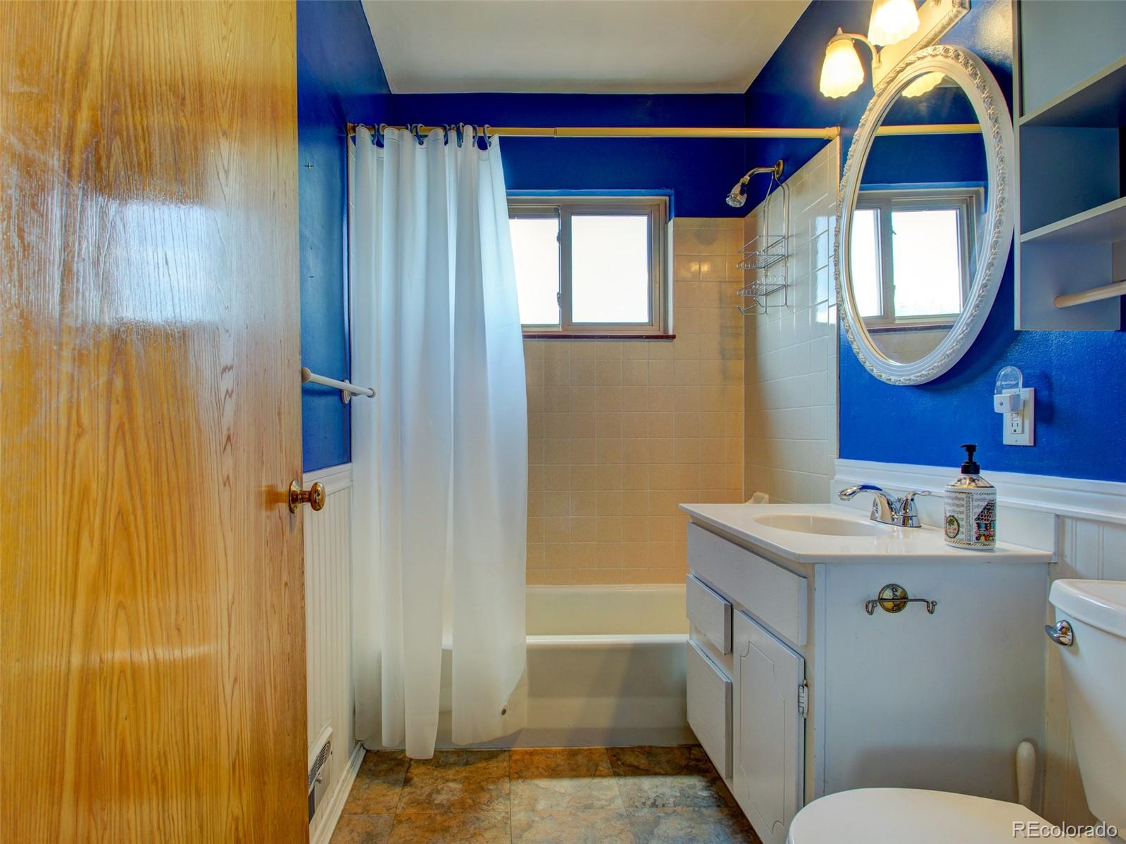 MLS Image #10 for 2713 s vrain street,denver, Colorado