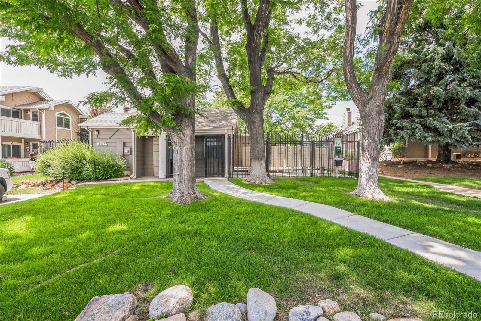 MLS Image #30 for 4321 s andes way,aurora, Colorado