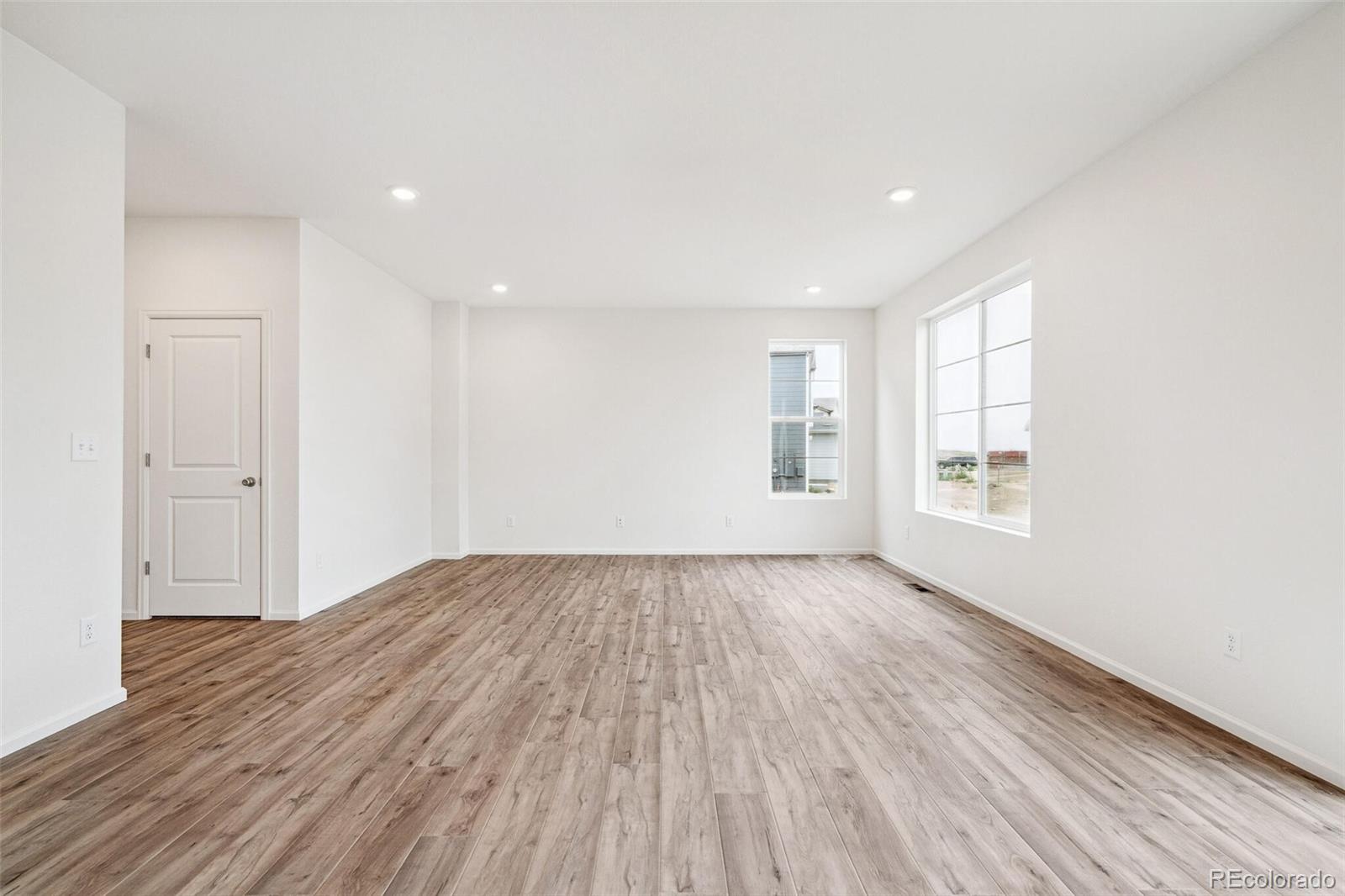MLS Image #8 for 9340  bahama court,commerce city, Colorado