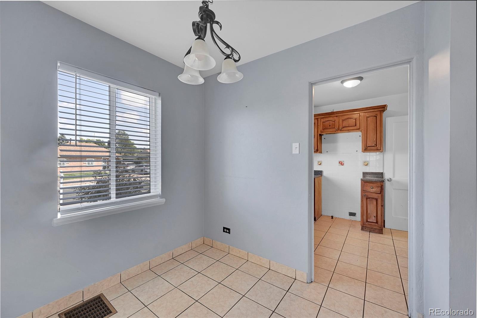 MLS Image #7 for 425 s dale court,denver, Colorado