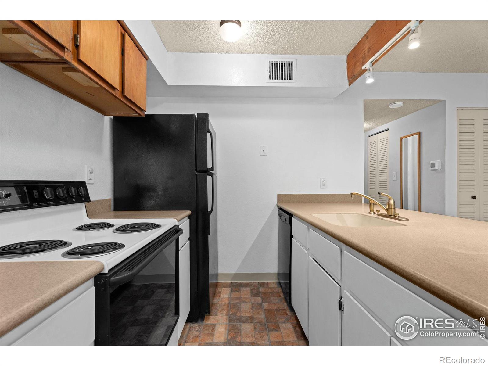 MLS Image #10 for 1705  heatheridge road,fort collins, Colorado