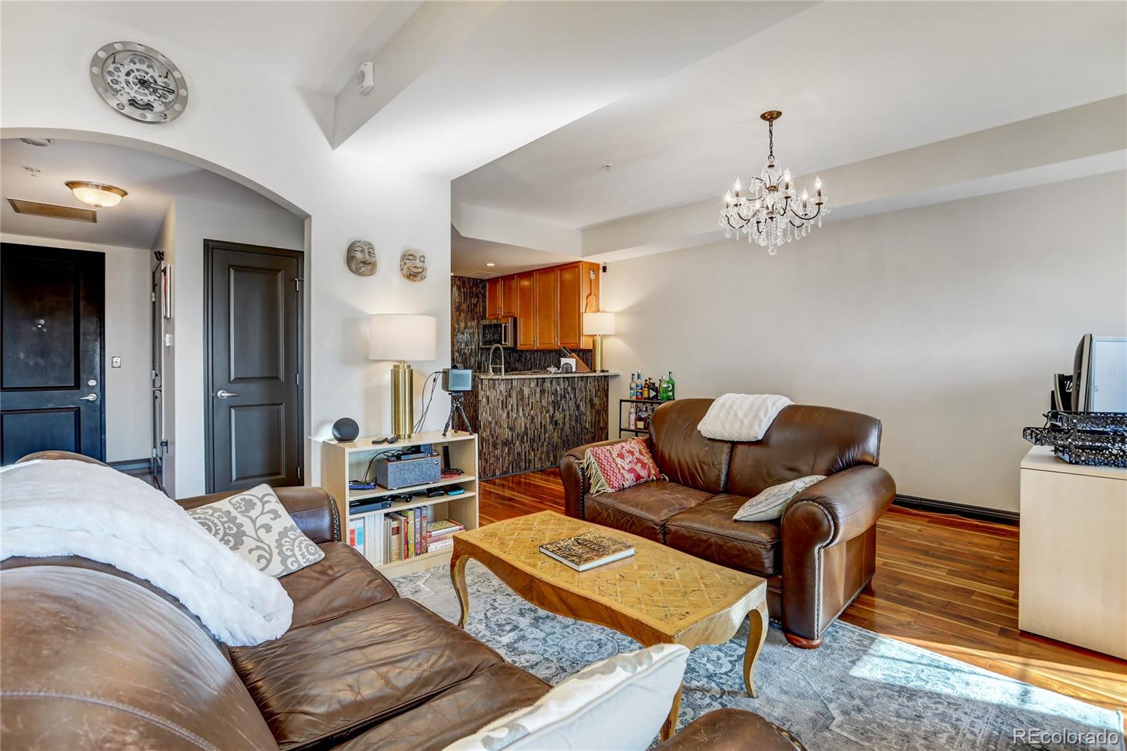 MLS Image #13 for 925 n lincoln street,denver, Colorado