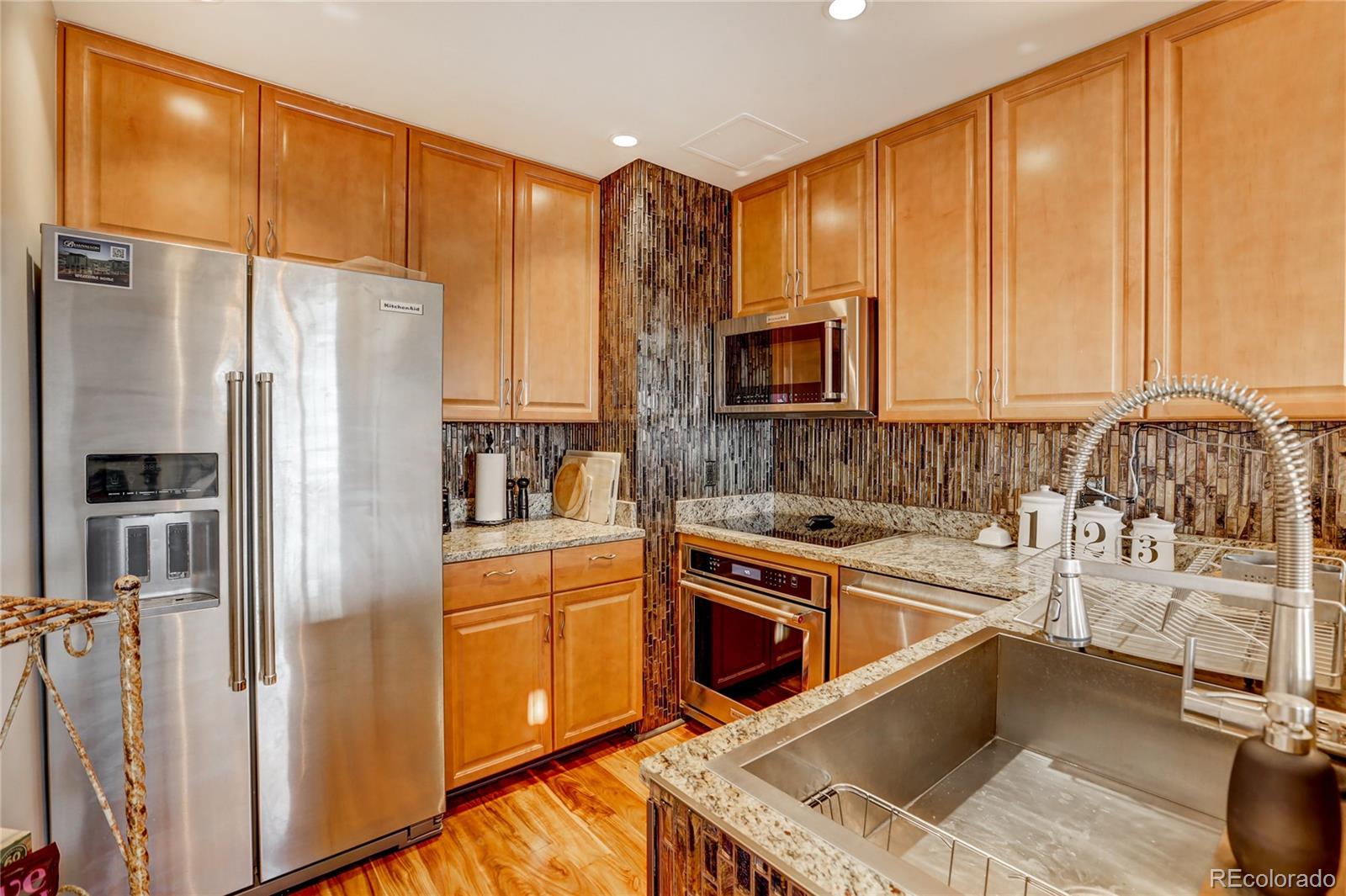 MLS Image #15 for 925 n lincoln street,denver, Colorado