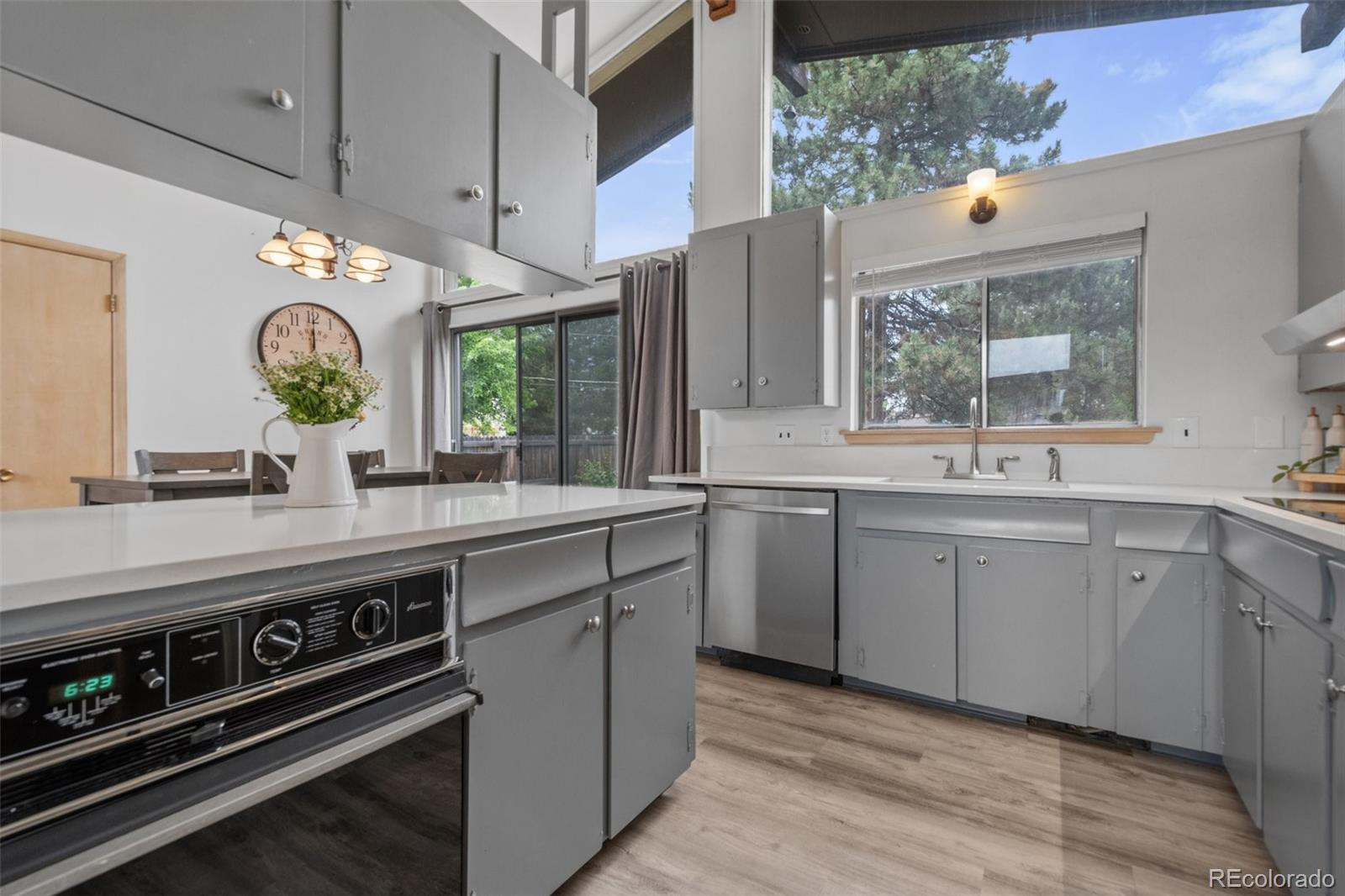 MLS Image #12 for 69 e 81st place,denver, Colorado