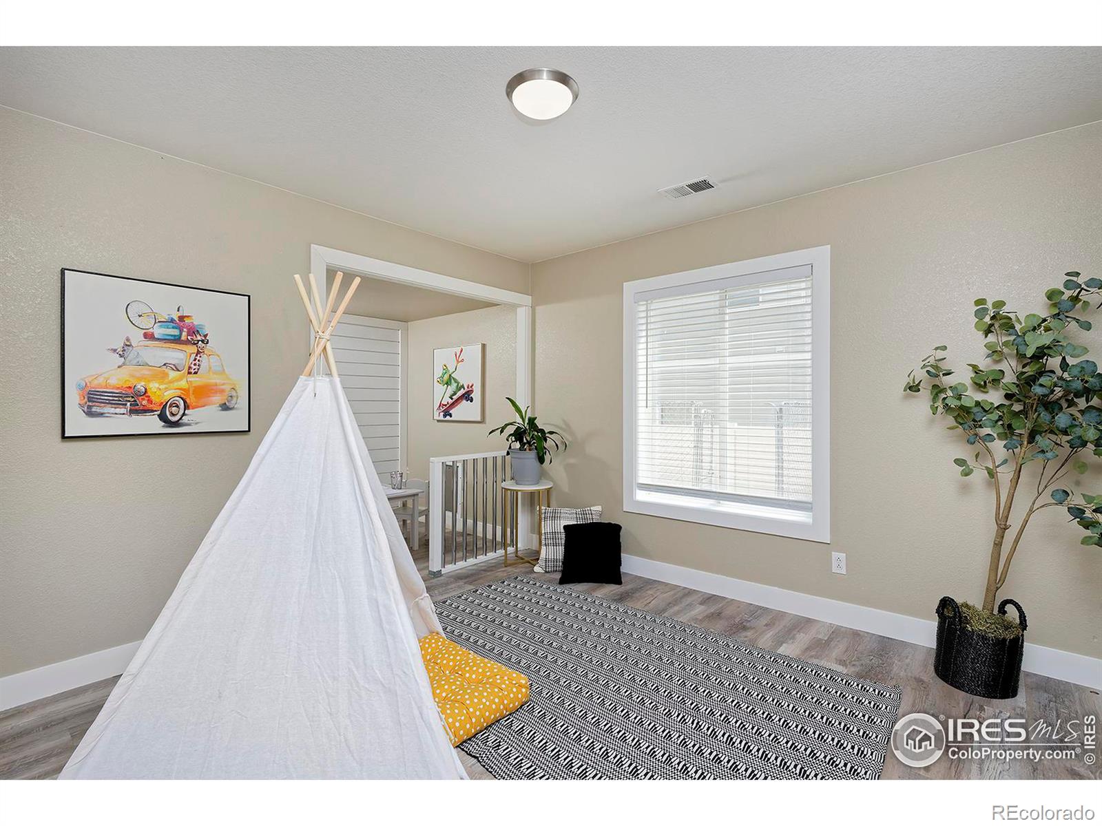 MLS Image #16 for 21366 e 49th place,denver, Colorado