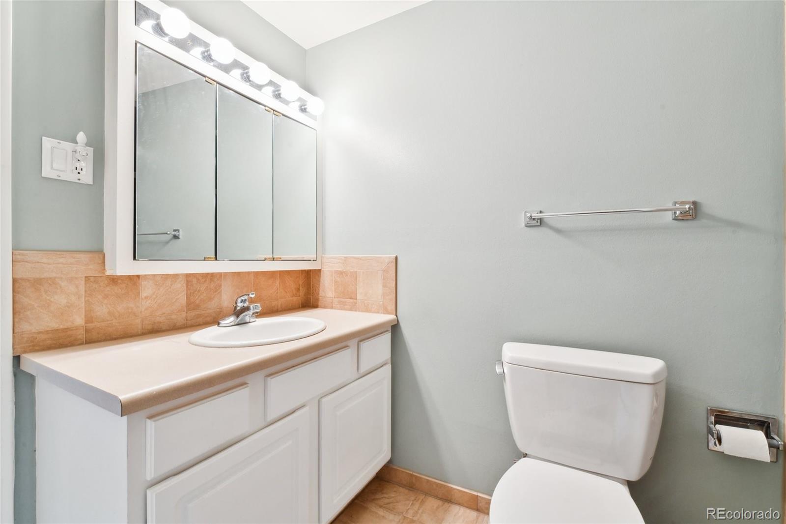 MLS Image #19 for 635 s alton way,denver, Colorado