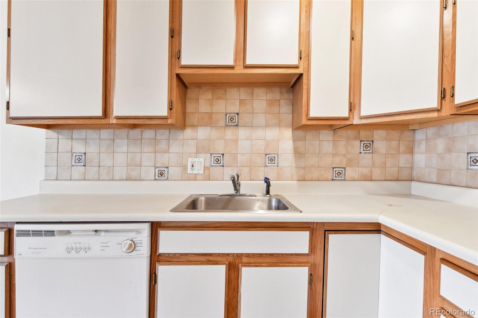 MLS Image #6 for 635 s alton way,denver, Colorado