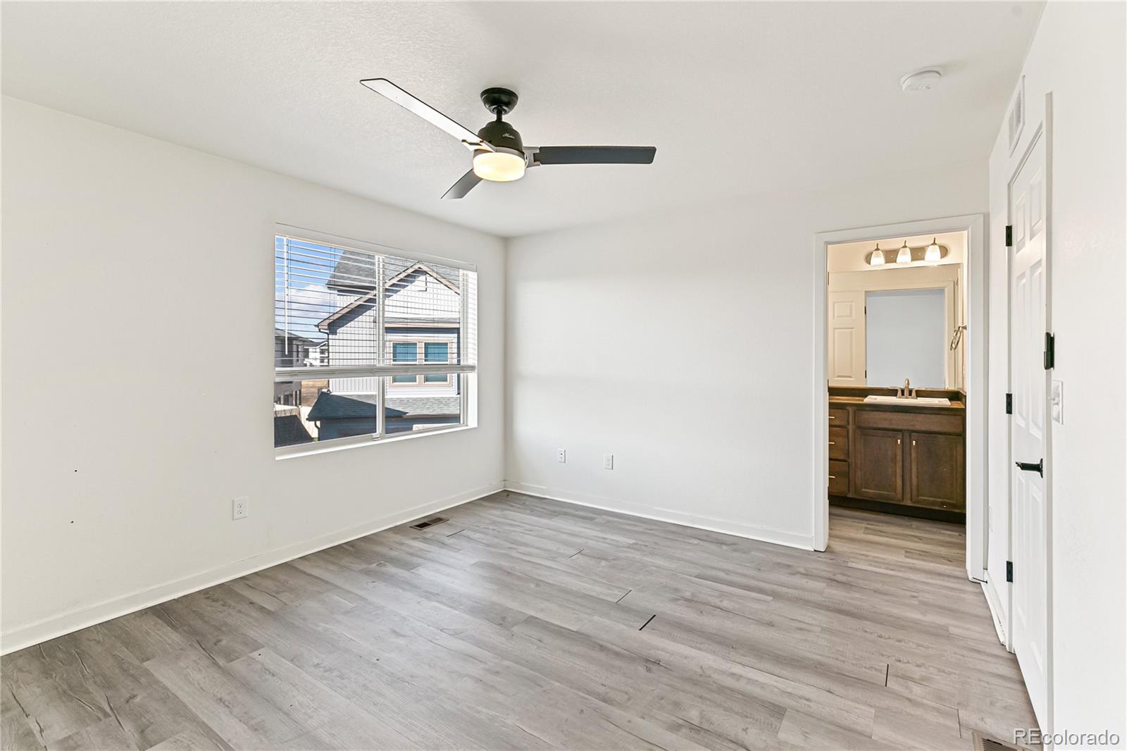 MLS Image #11 for 17969 e 54 avenue,denver, Colorado