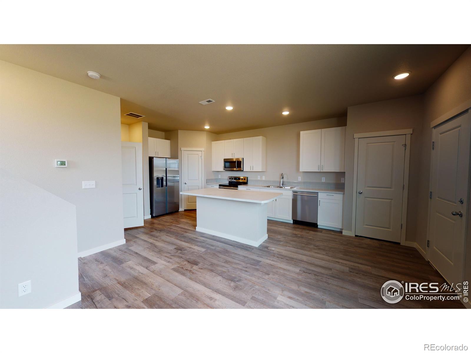 MLS Image #9 for 458  condor way,johnstown, Colorado