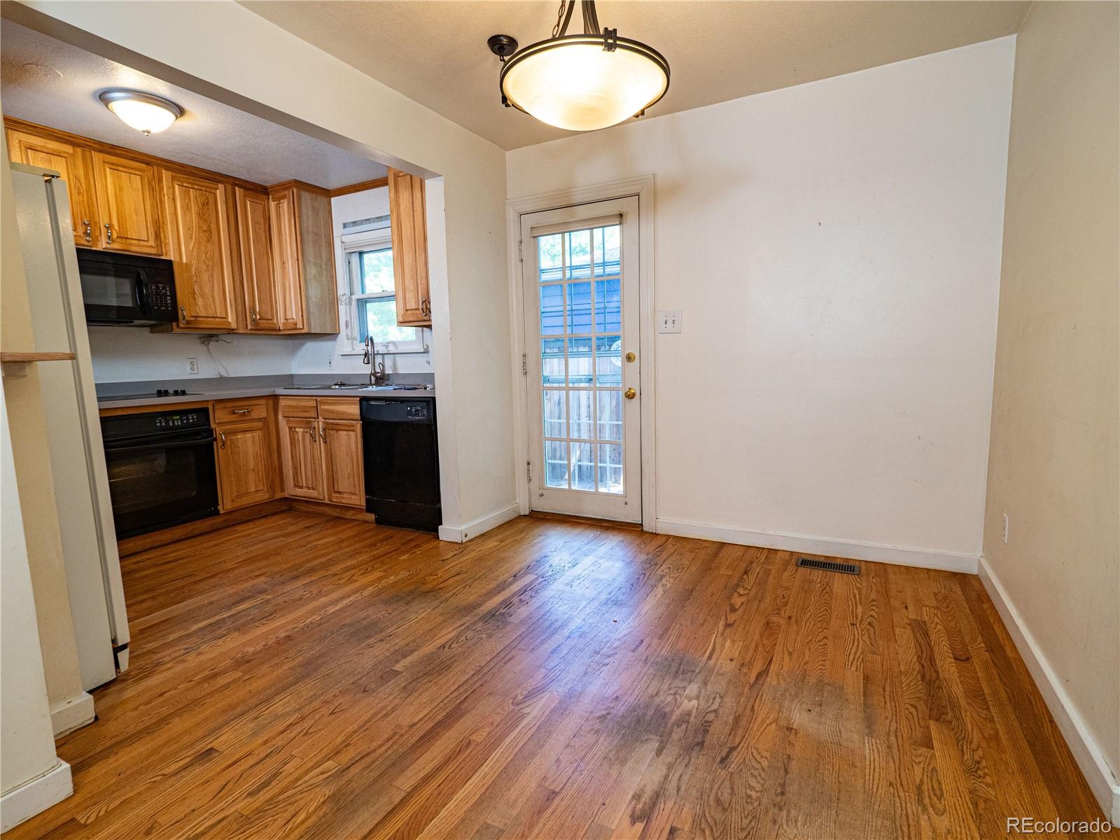 MLS Image #10 for 2488 s columbine street,denver, Colorado