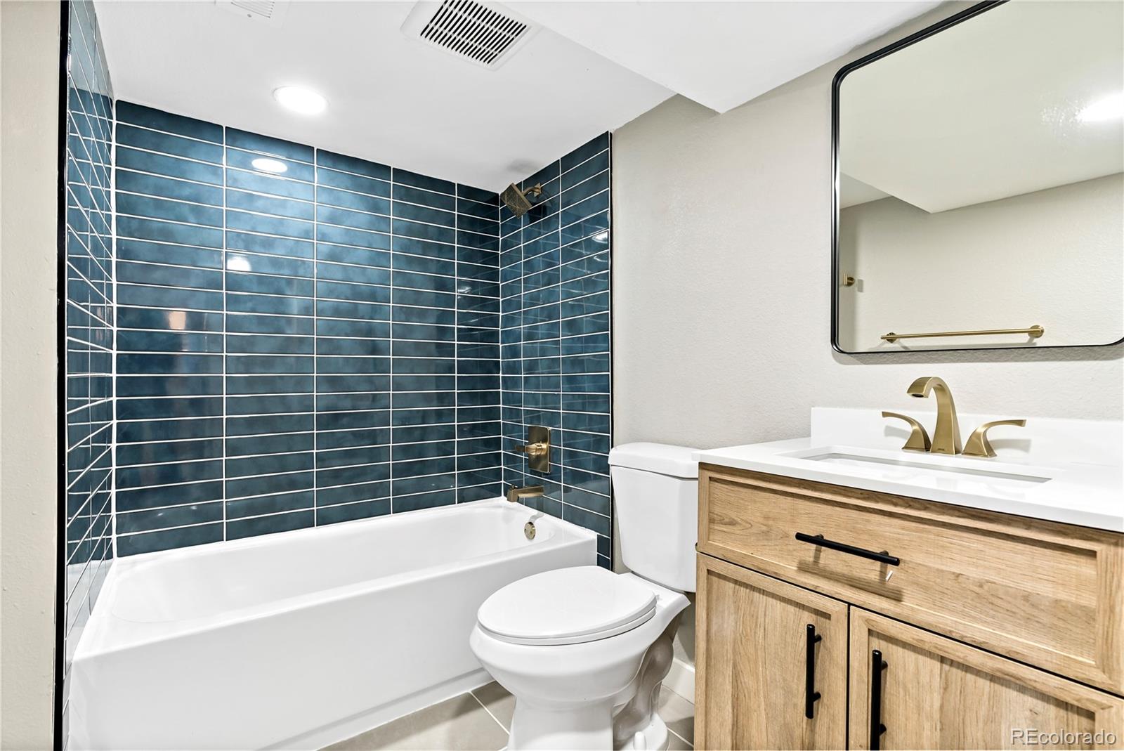 MLS Image #11 for 21  hazel court,denver, Colorado