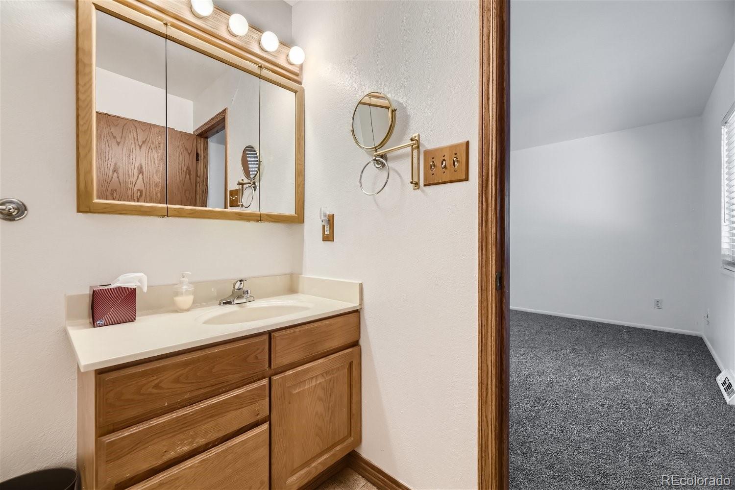 MLS Image #14 for 4142 s verbena street,denver, Colorado