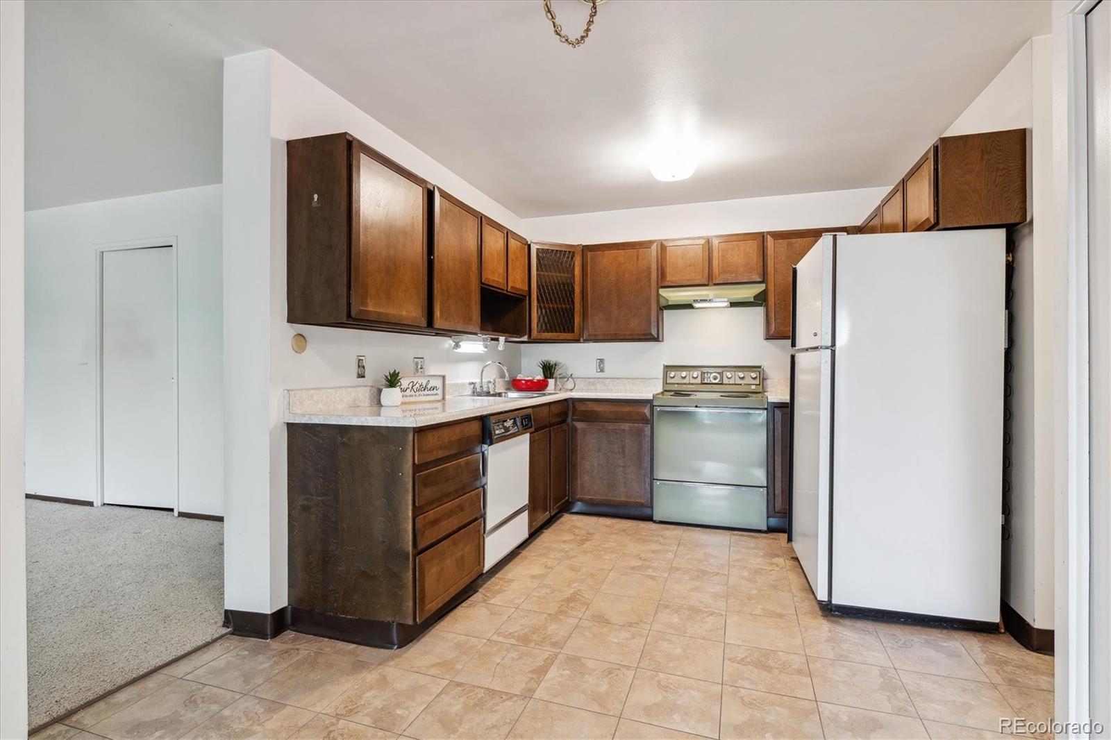 MLS Image #4 for 9315 e center avenue,denver, Colorado