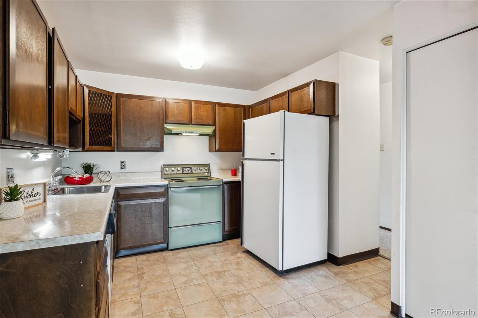 MLS Image #5 for 9315 e center avenue,denver, Colorado