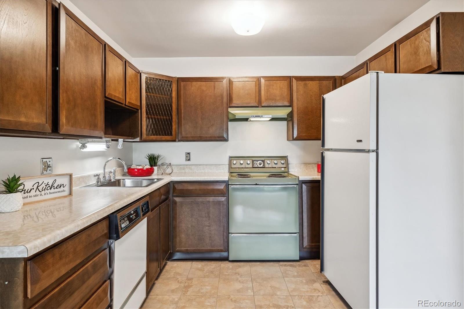 MLS Image #8 for 9315 e center avenue,denver, Colorado