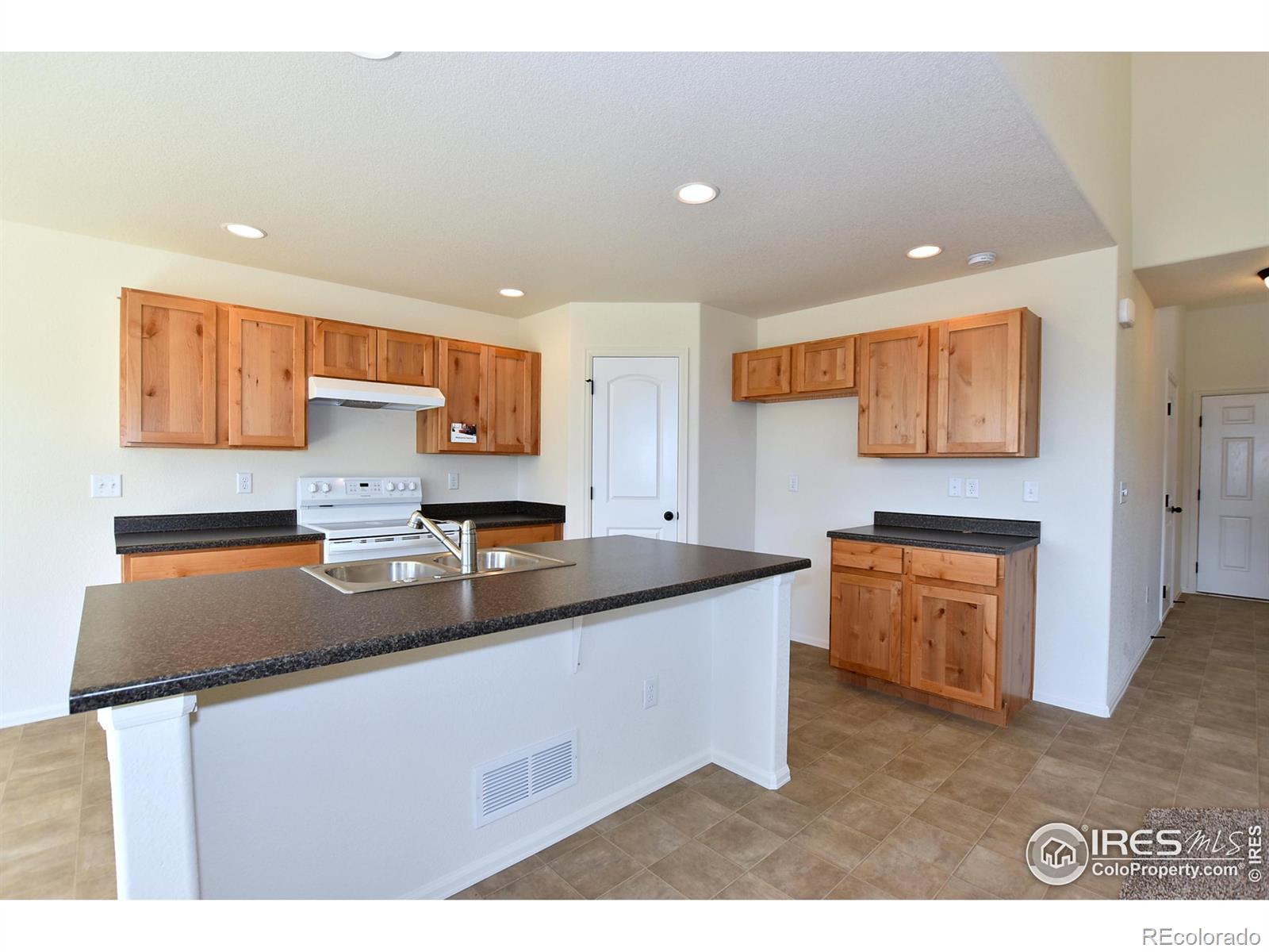 MLS Image #14 for 2371  candence lane,windsor, Colorado