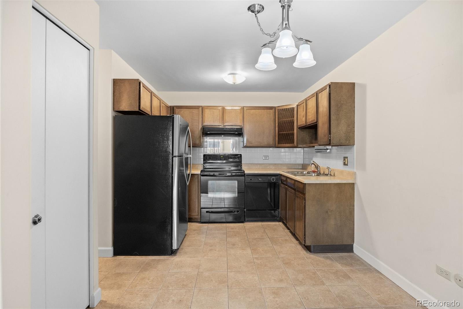 MLS Image #12 for 645 s alton way,denver, Colorado