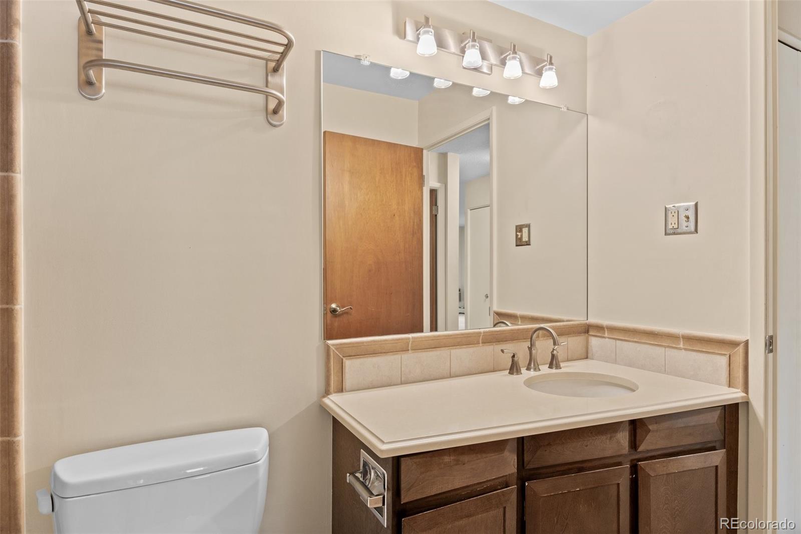 MLS Image #18 for 645 s alton way,denver, Colorado