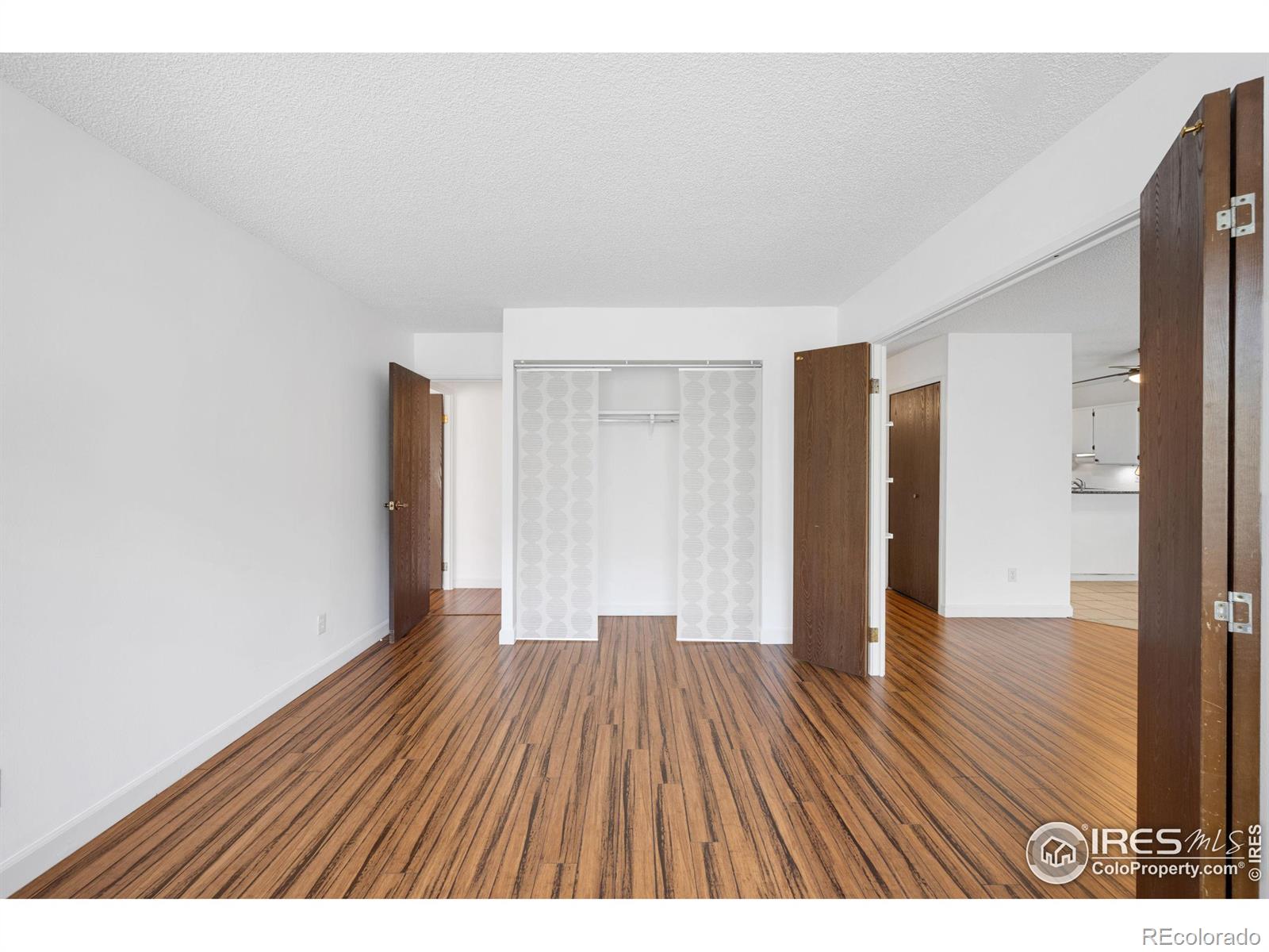 MLS Image #12 for 3450 s poplar street,denver, Colorado