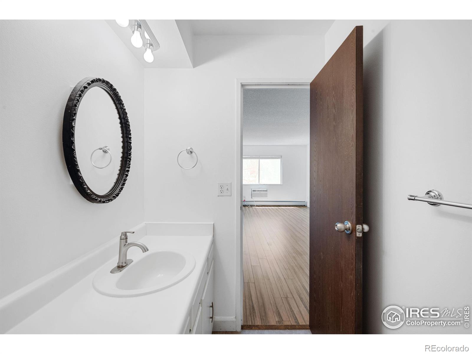 MLS Image #16 for 3450 s poplar street,denver, Colorado