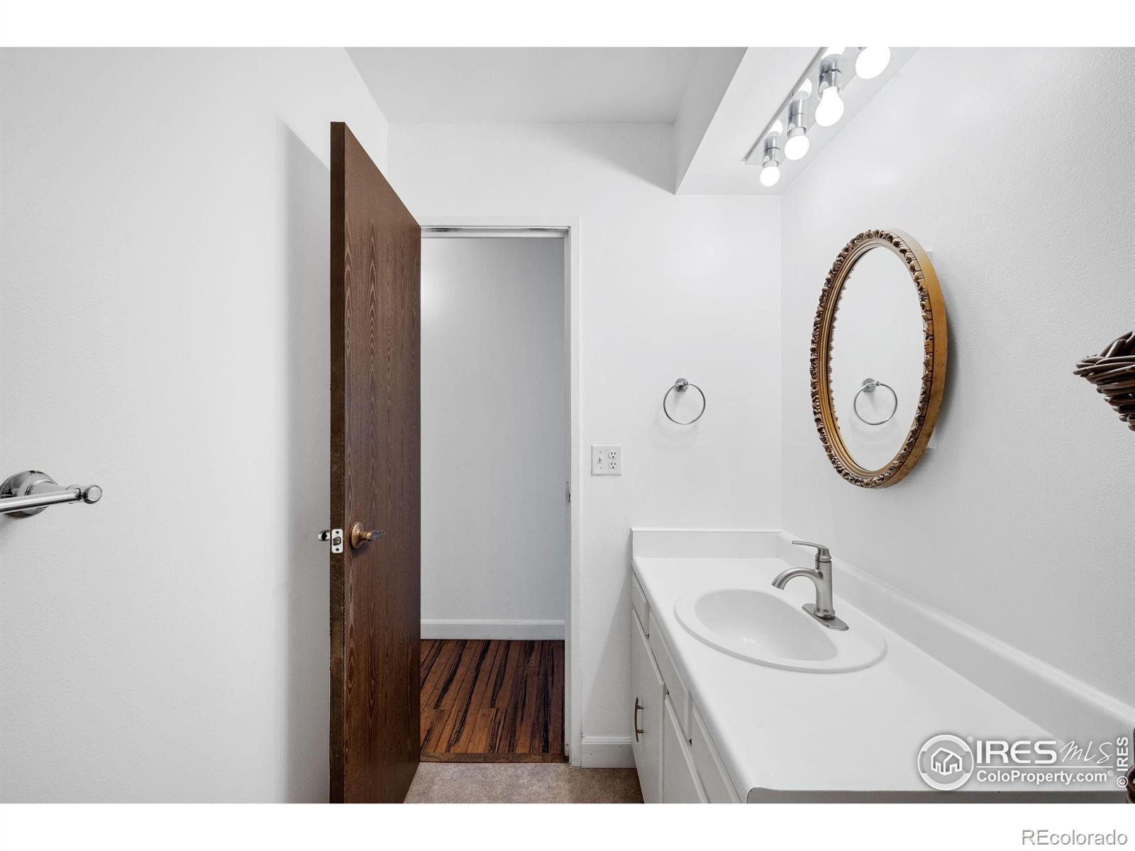 MLS Image #21 for 3450 s poplar street,denver, Colorado