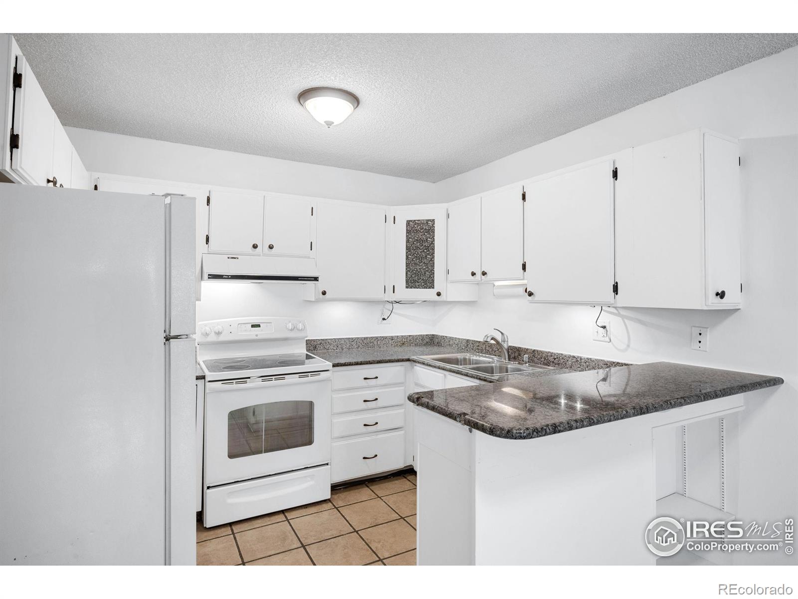 MLS Image #5 for 3450 s poplar street,denver, Colorado