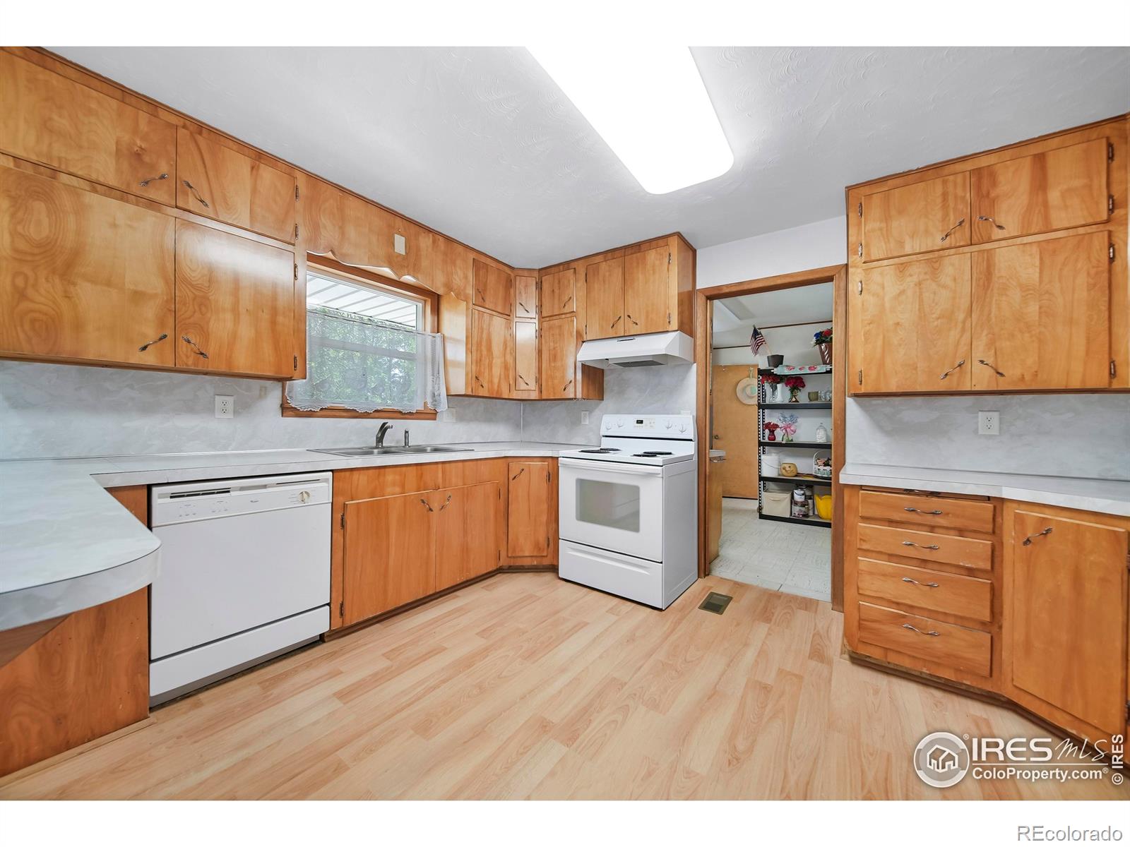 MLS Image #15 for 762  date avenue,akron, Colorado