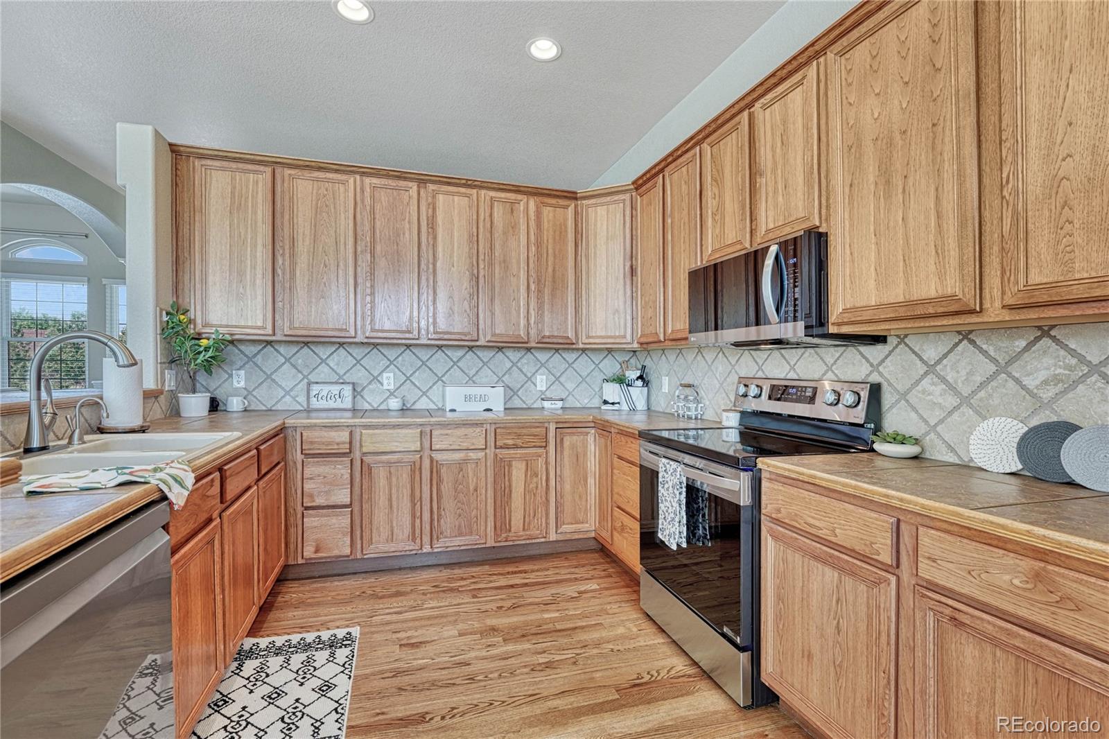 MLS Image #10 for 8713  roaring fork drive,colorado springs, Colorado