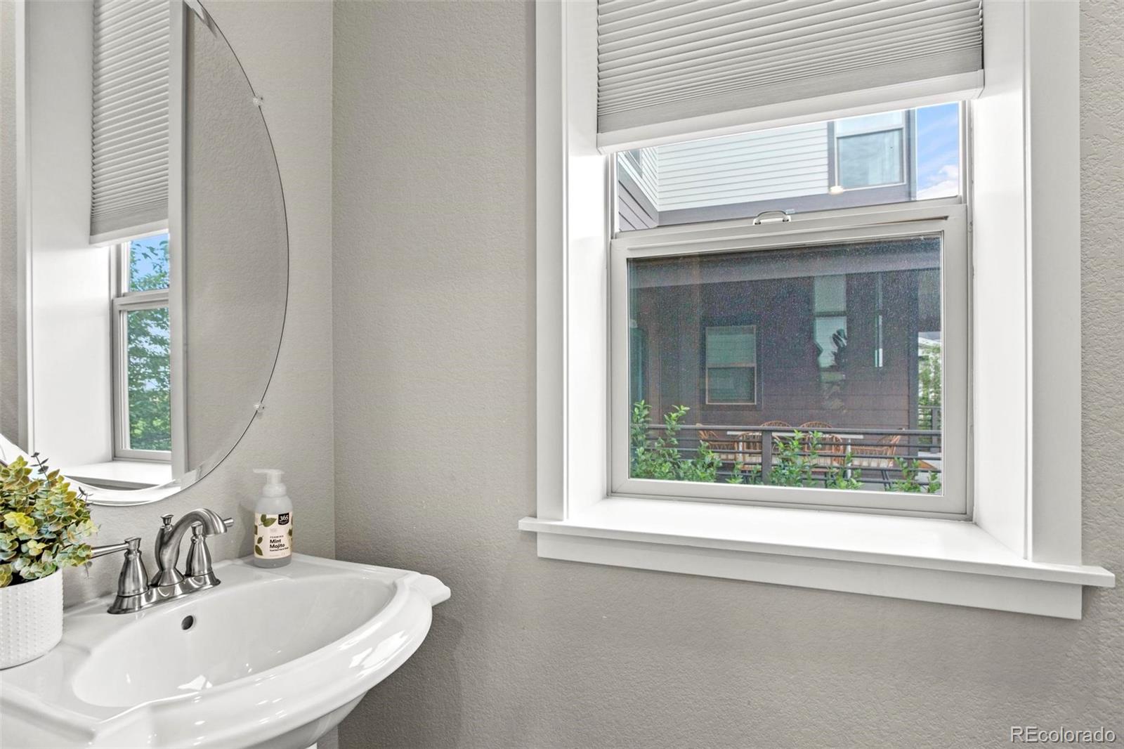MLS Image #13 for 5925  hanover street,denver, Colorado