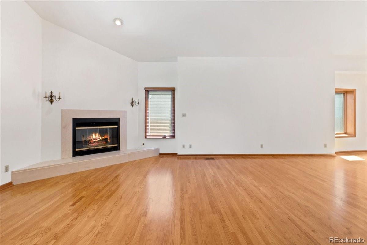 MLS Image #4 for 565  steele street,denver, Colorado