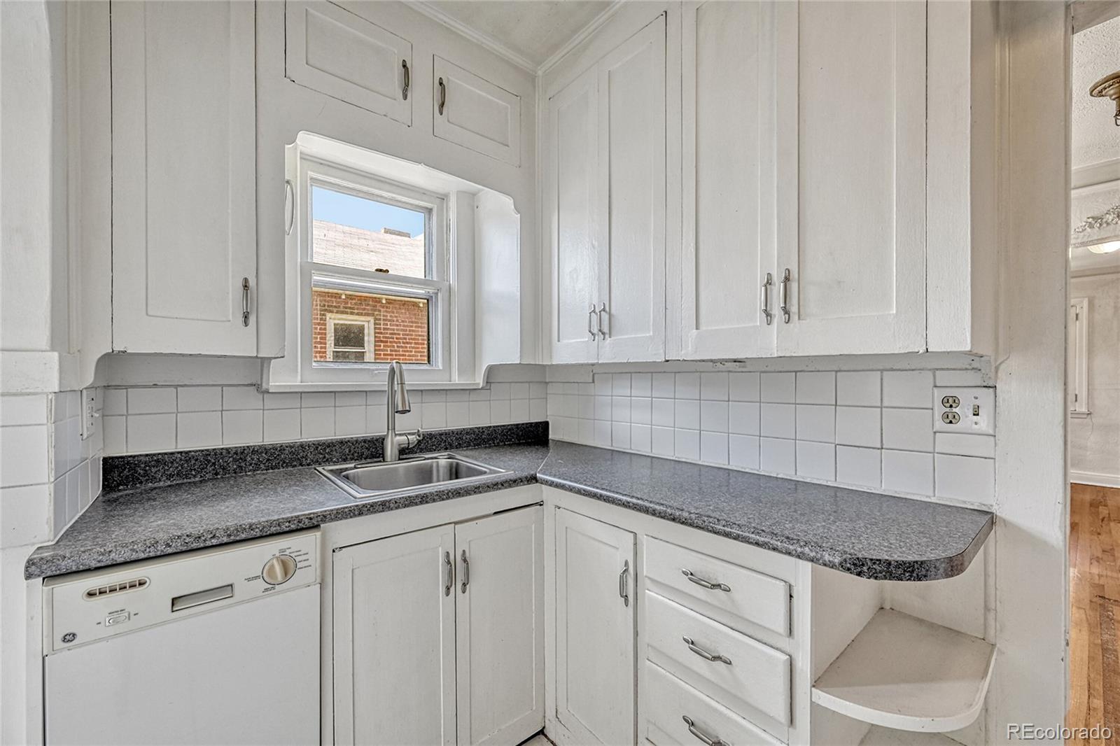 MLS Image #8 for 1462  hudson street,denver, Colorado