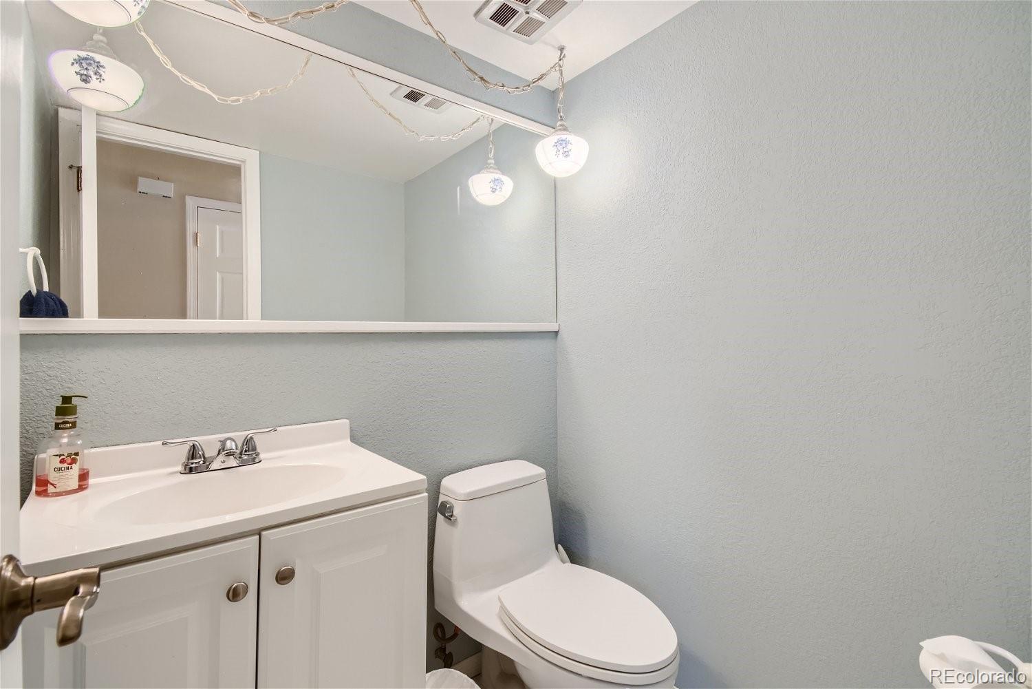 MLS Image #12 for 4055 s niagara way,denver, Colorado