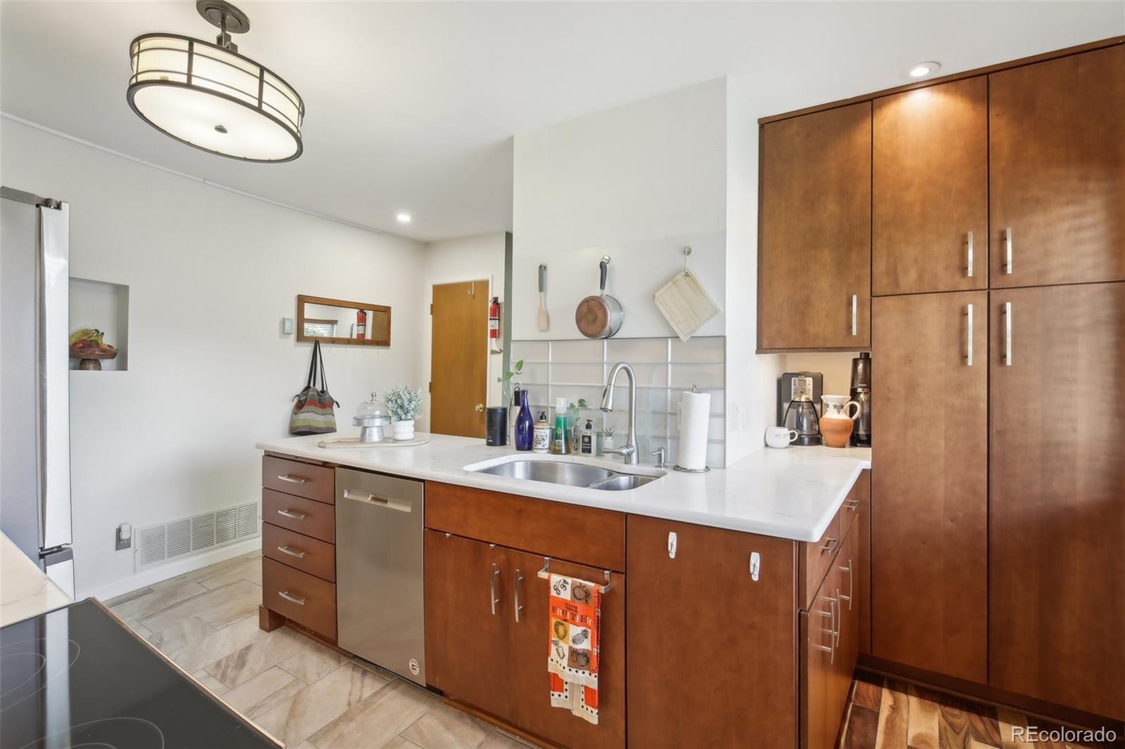 MLS Image #16 for 6906 e dickenson place,denver, Colorado