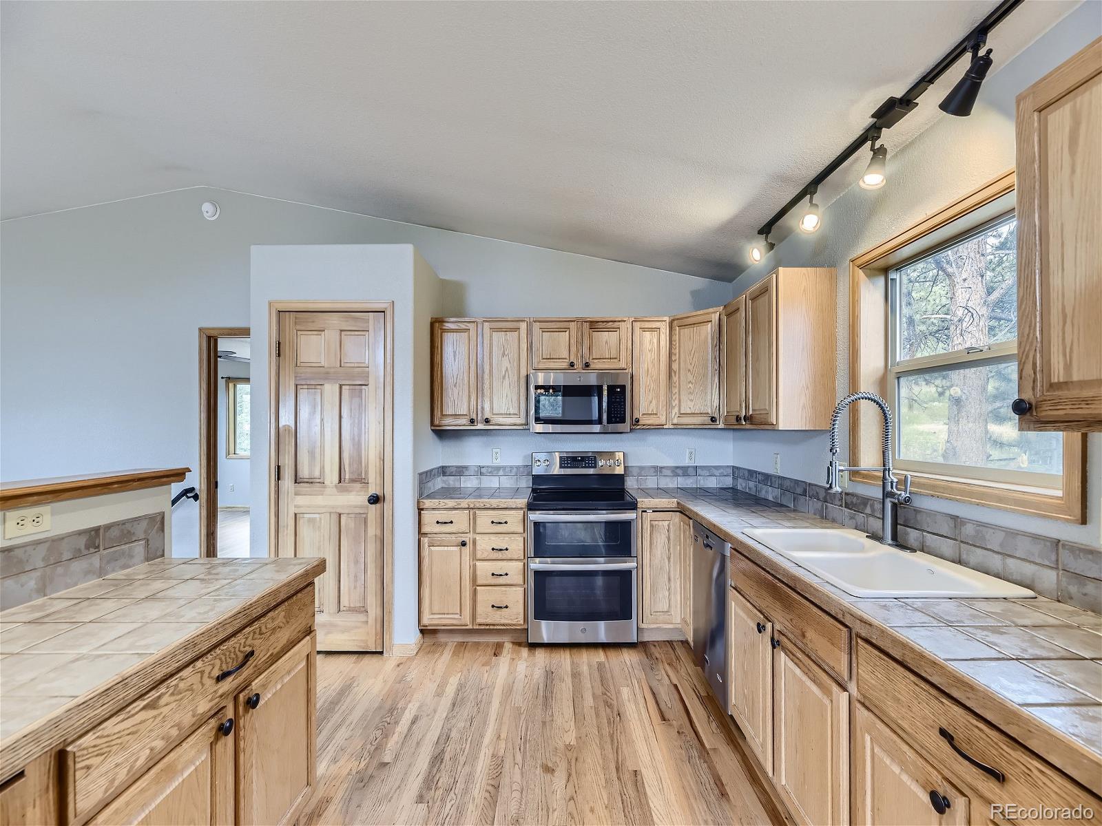 MLS Image #6 for 127 n pine drive,bailey, Colorado